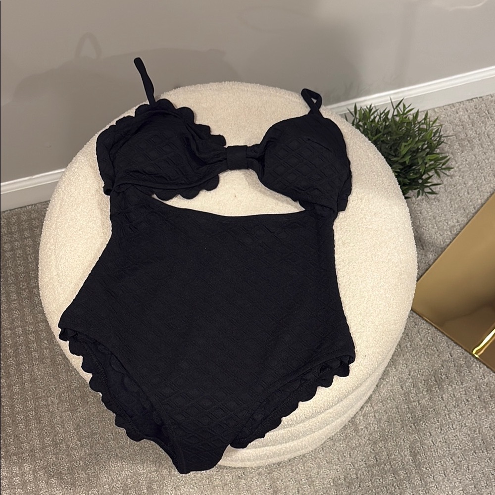 Elegant Black Scalloped Bikini Set